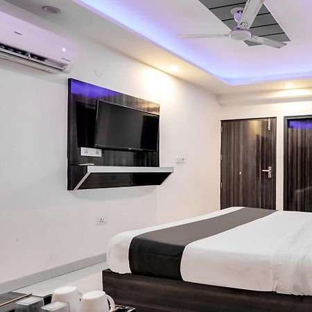 Hotel O Tavish Inn Yeni Delhi Dış mekan fotoğraf
