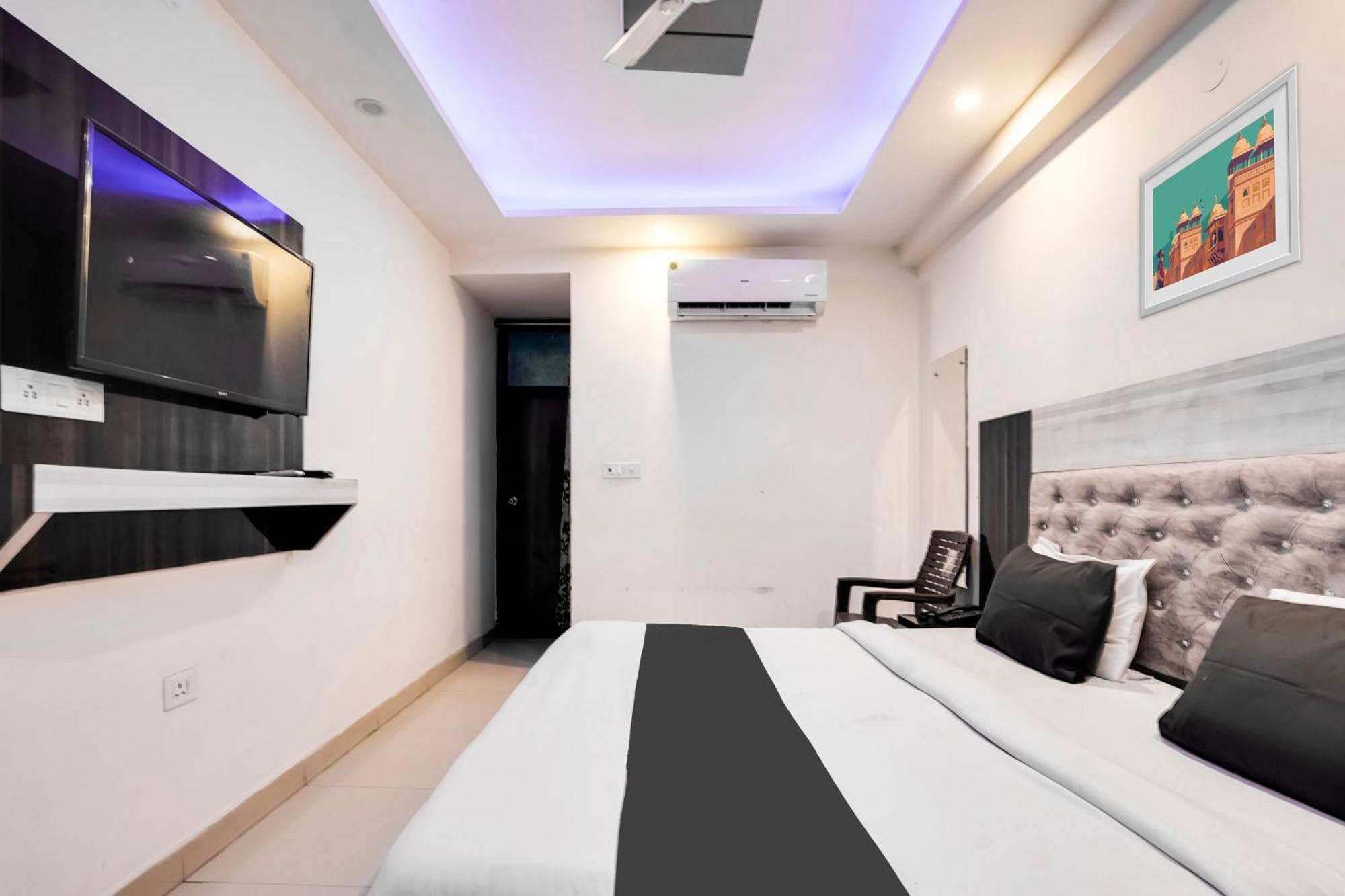 Hotel O Tavish Inn Yeni Delhi Dış mekan fotoğraf