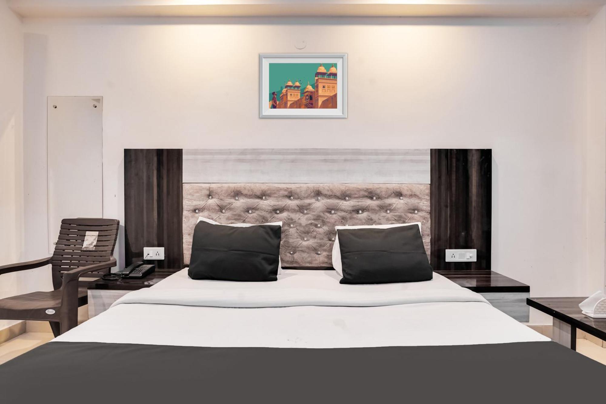 Hotel O Tavish Inn Yeni Delhi Dış mekan fotoğraf