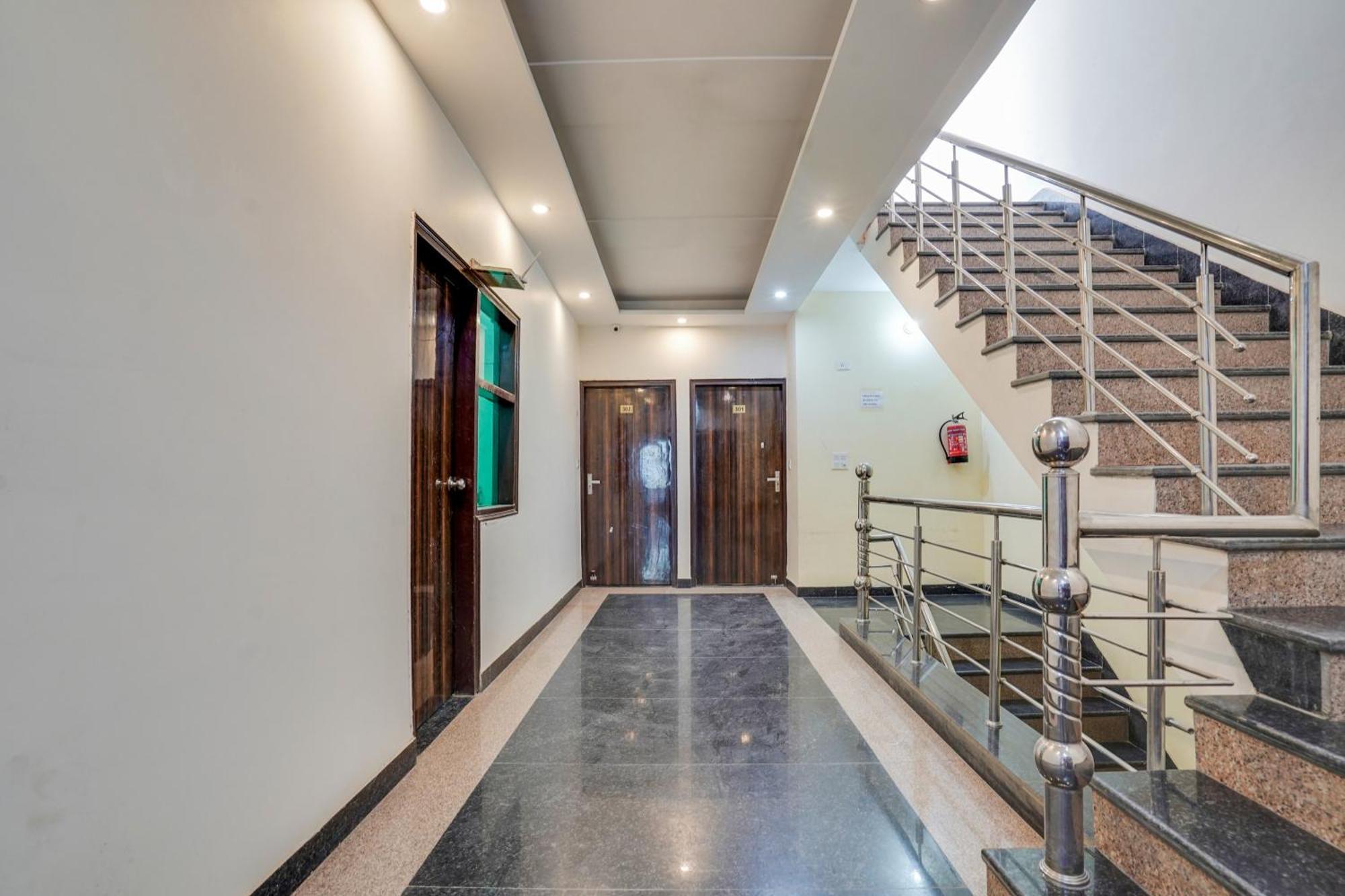 Hotel O Tavish Inn Yeni Delhi Dış mekan fotoğraf