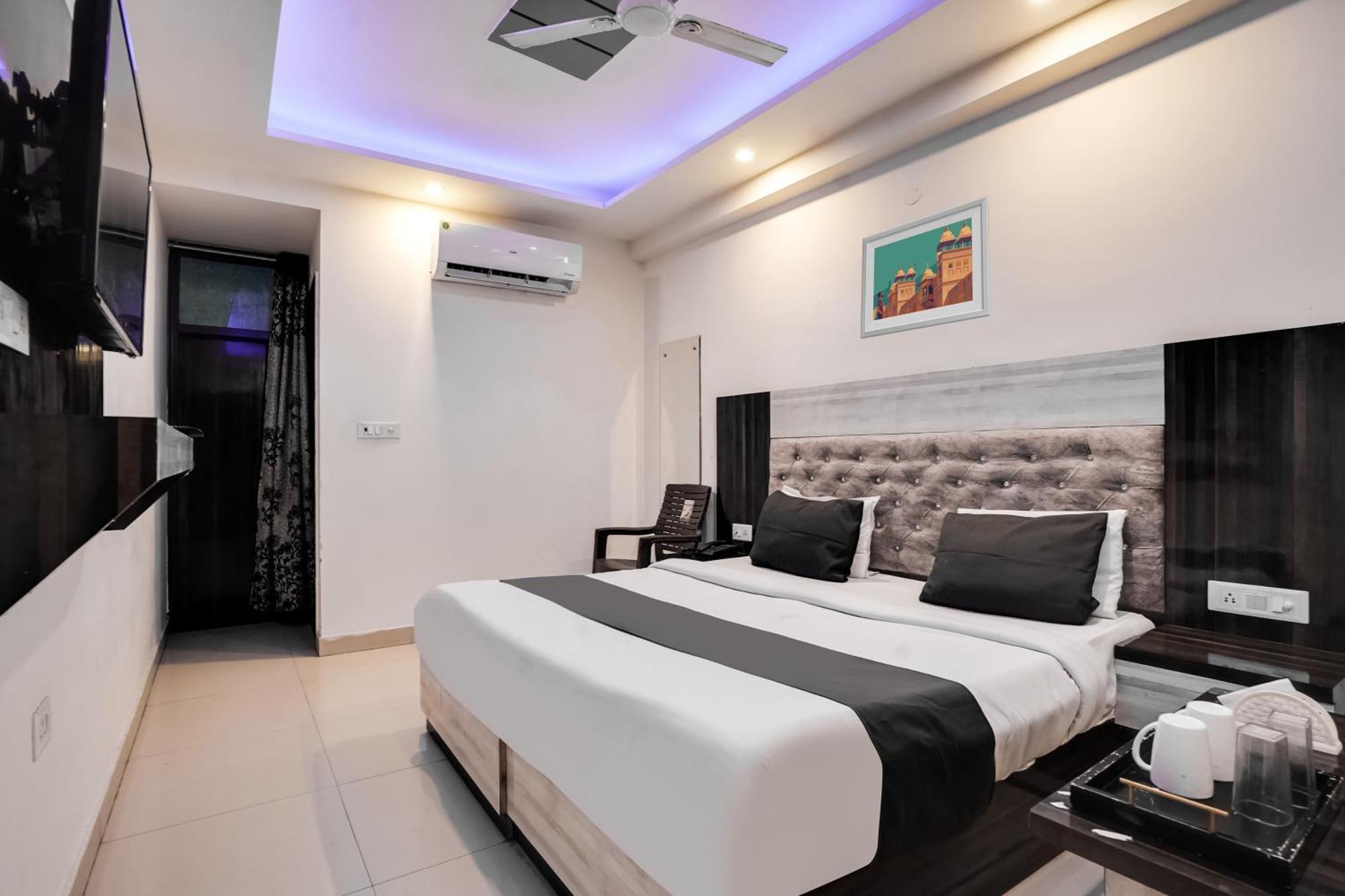 Hotel O Tavish Inn Yeni Delhi Dış mekan fotoğraf